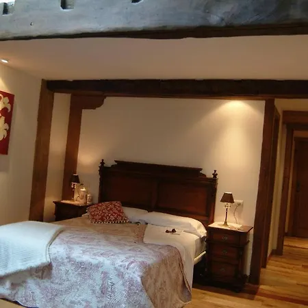 Las Helgueras Country house *